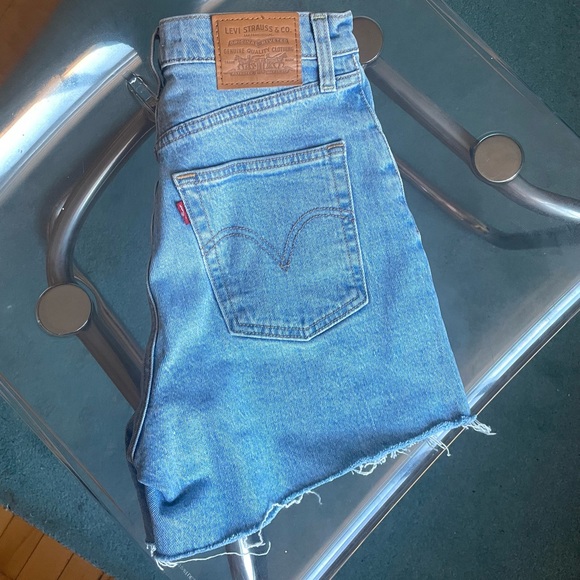 Levi’s shorts - Picture 4 of 6